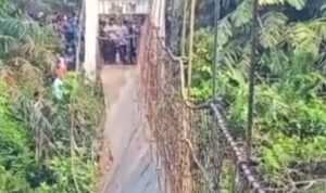 jembatan gantung rantau benar ambruk