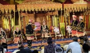 hba anugerahi gelar adat ke mendagri tito dan jaksa agung burhanuddin