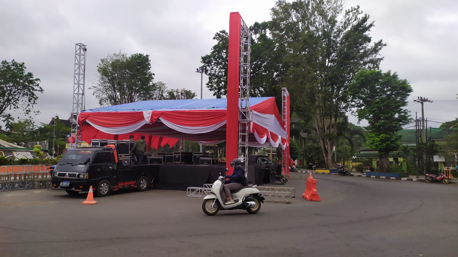 keberadaan tenda jamnas tlci jadi keluhan warga