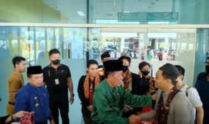 al haris dan abdullah sani sambut kedatangan mahasiswa jambi dari sudan