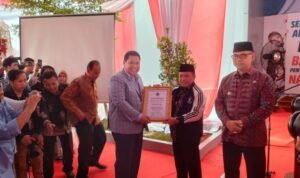 al haris terima penghargaan dari kepala bnn ri