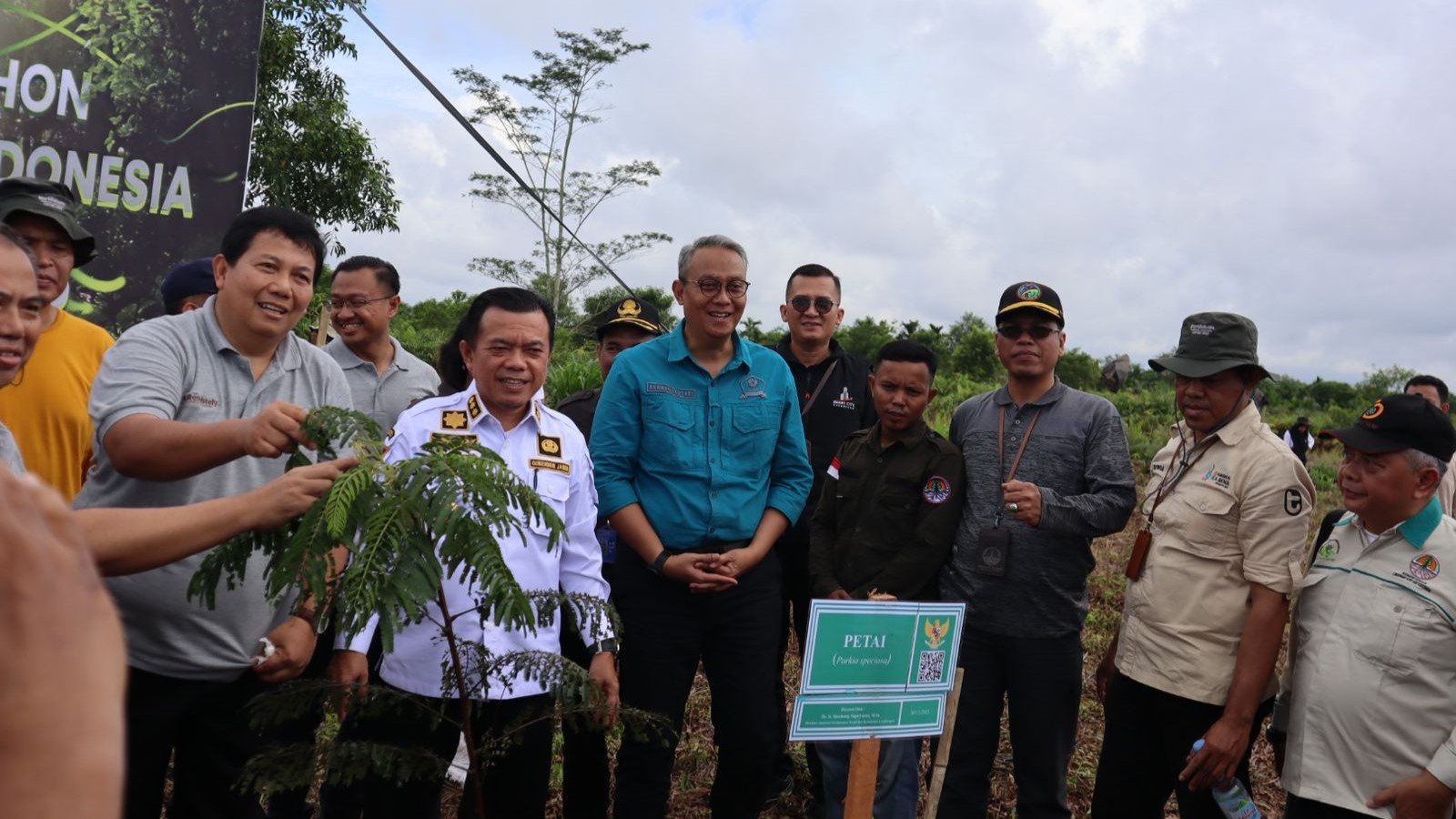 al haris penanaman pohon serentak