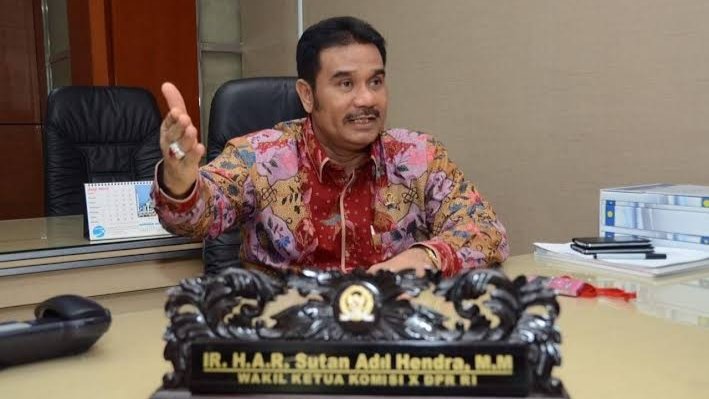 sutan adil hendra