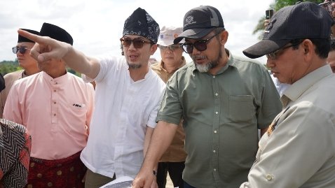 sudirman saat meninjau stockpile dan pelabuhan batubara pt sas