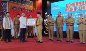 al haris terima penghargaan dari ombudsman ri