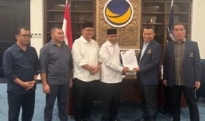 H Aspan saat menerima rekomendasi dukungan dari DPP Partai Nasdem