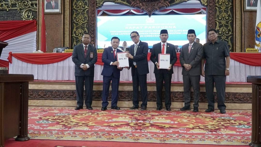 dprd jambi gelar paripurna penjelasan dua ranperda oleh gubernur jambi