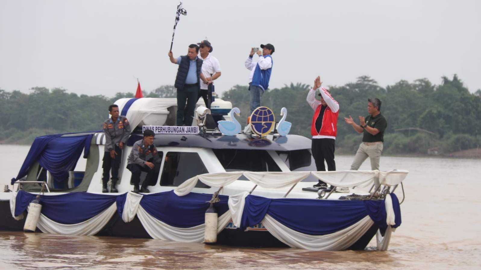 al haris hadiri pembukaan parade perahu hias