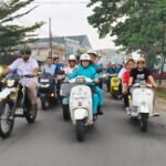 Dengan mengendarai sepeda motor Al Haris mendaftar ke KPU Provinsi Jambi