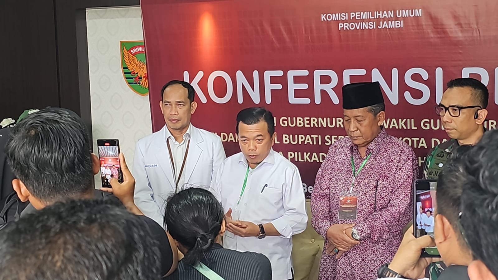 Al Haris dan Abdullah Sani usai menjalani pemeriksaan kesehatan