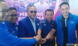 Dari Kanan: Zumi Zola, Al Haris, Ketua DPP PAN Zulkifli Hasan dan H Bakri
