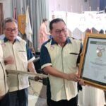 prabowo terima pin emas dari smsi