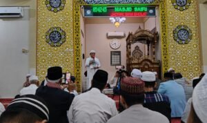 al haris subuh berjamaah di kebun kopi