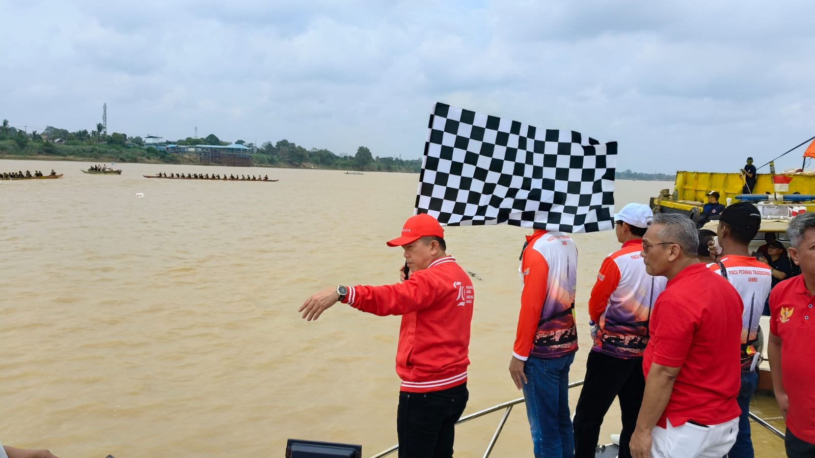 lomba perahu hut ri jambi