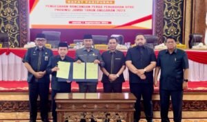 dprd bersama pemprov jambi sahkan apbd perubahan 2024
