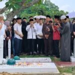 Al Haris menyampaikan sambutan di pemakaman Alm Prof As'ad Isma