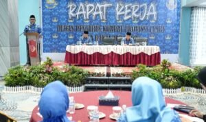 Pjs Gubernur Jambi Sudirman saat membuka rapat kerja dewan pengurus Korpri