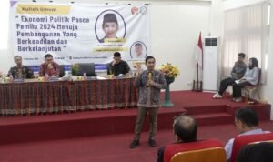 Anggota DPRD Provinsi Jambi, Faizal Riza saat memberikan kuliah umum kepada mahasiswa Fisipol Unja