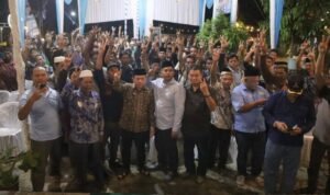 Foto bersama Al Haris saat silaturahmi bersama warga Singkut