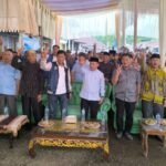 Calon Gubernur Jambi nomor urut 2 Al Haris bersama warga Bathin VIII Sarolangun