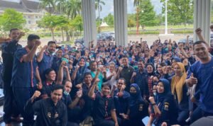 Ketua DPRD Provinsi Jambi M Hafiz Fattah bersama ratusan Nakes RSUD Raden Mattaher