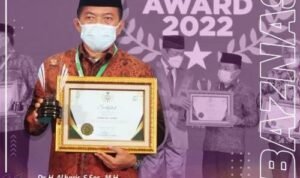 Gubernur Jambi Al Haris menerima penghargaan Baznas Award 2022 kategori Gubernur Pendukung Gerakan Zakat Indonesia