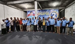 Calon gubernur nomor urut 2 Al Haris bersama tokoh masyarakat, tokoh agama dan tokoh pemuda 11 kelurahan, Jambi Kota Seberang
