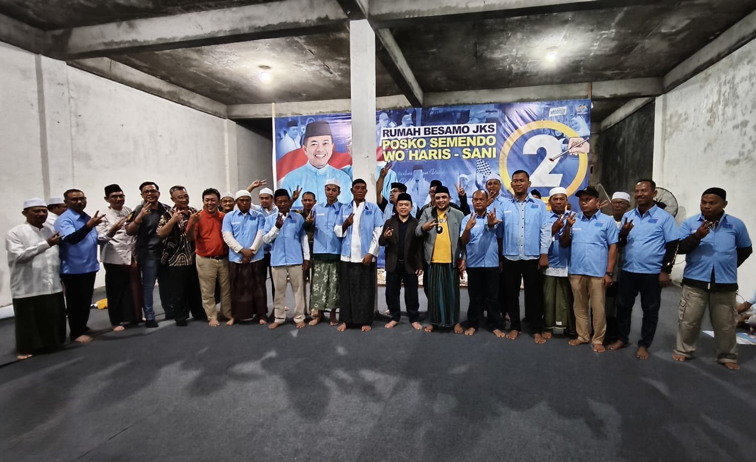 Calon gubernur nomor urut 2 Al Haris bersama tokoh masyarakat, tokoh agama dan tokoh pemuda 11 kelurahan, Jambi Kota Seberang