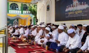Calon Gubernur Jambi nomor urut 2 Al Haris saat menghadiri acara Haul akbar Sulthanul Aulia Syekh Abdul Qadir Al Jailani