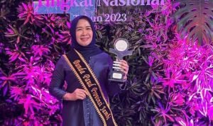 Bunda PAUD Provinsi Jambi Hj Hesnidar Haris usai menerima penghargaan Wiyata Dharma Madya dari Kemendikbud Ristek RI