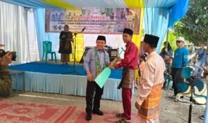 Al Haris saat menghadiri Festival Budaya Baju Kebaya dan Pacu Perahu Dusun Sarolangun