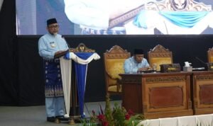 Pjs Gubernur Jambi, Sudirman saat menghadiri rapat paripurna DPRD Tanjung Jabung Timur dalam rangka HUT ke-25 Kabupaten Tanjung Jabung Timur