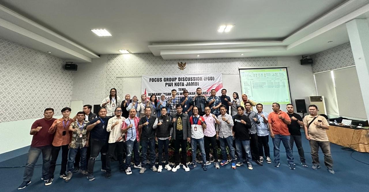 Foto bersama peserta FGD yang digelar PWI kota Jambi dan Dit Intelkam Polda Jambi