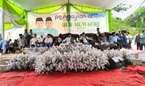 Al Haris - Abdullah Sani didampingi Zumi Zola menghadiri pengajian akbar bersama Gus Muwafiq di Sungai Bahar, Muaro Jambi