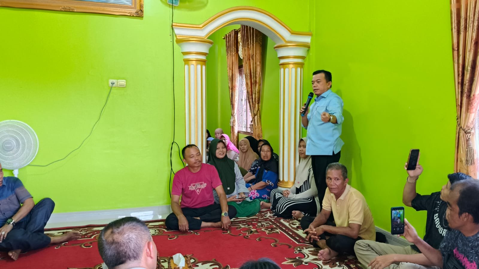 Al Haris saat berkunjung ke kediaman warga di Air Hitam Sarolangun