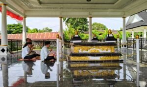 Calon Gubernur Jambi nomor urut 2 Al Haris melakukan ziarah ke makam pahlawan Jambi Sultan Thaha Saifuddin