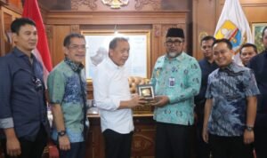 Pjs Gubernur Jambi, Sudirman.saat menerima kunjungan kerja Wakil Ketua DPR RI Saan Mustofa