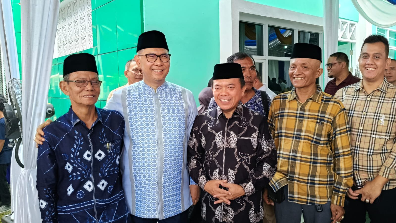Calon gubernur nomor urut 2 Al Haris saat menghadiri tasyakuran atas ldilantiknya Syarif Fasha menjadi anggota DPR RI