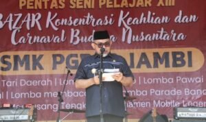 Pjs Gubernur Jambi Sudirman saat menghadiri Pentas Seni Pelajar SMK PGRI 2 Kota Jambi