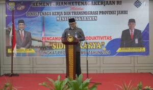 Pjs Gubernur Jambi, Sudirman saat penyerahan penghargaan poduktivitas Siddhakarya
