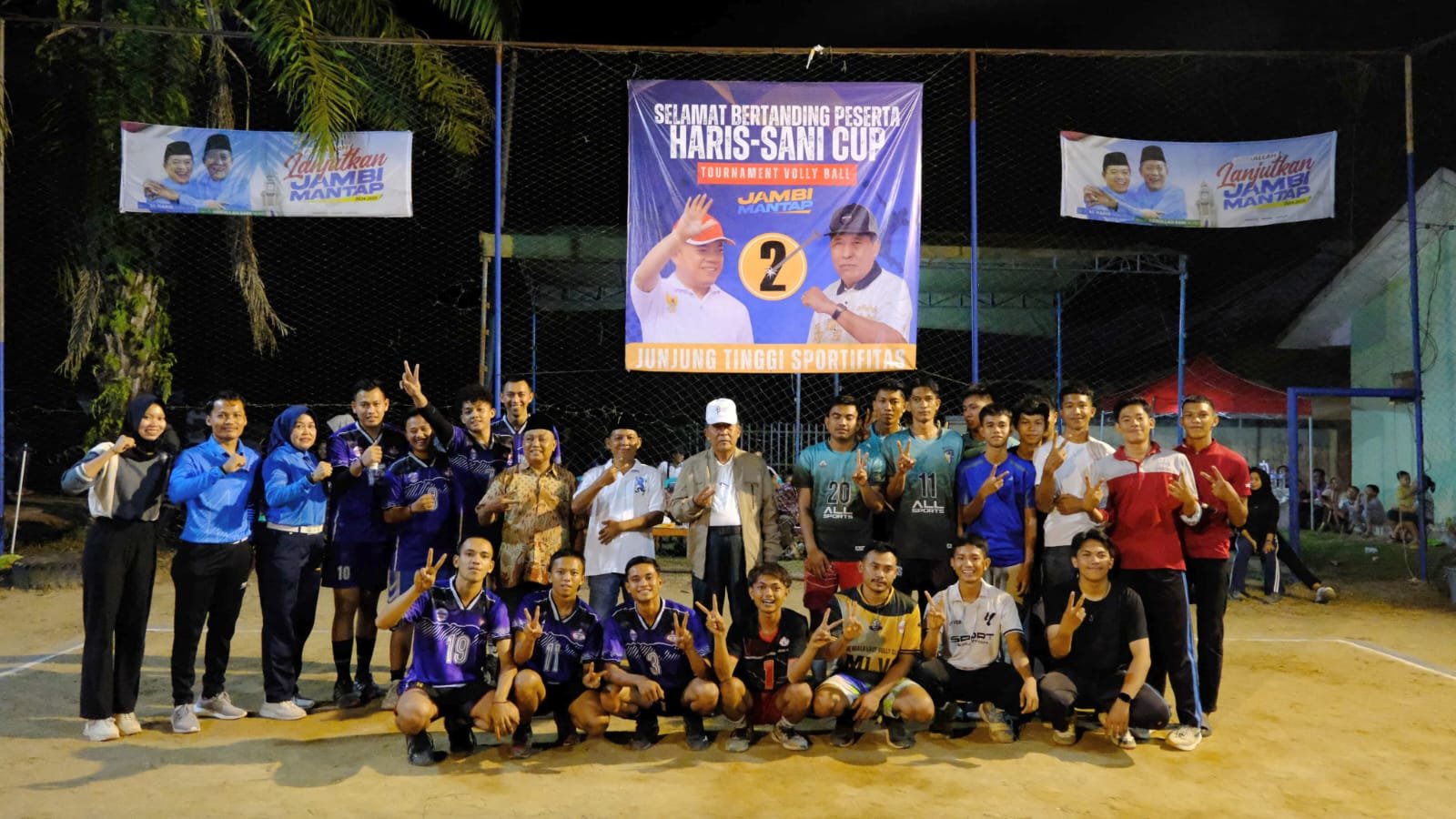 Calon Wakil Gubernur Jambi nomor urut 2, Abdullah Sani membuka turnamen bola voli di Muaro Jambi