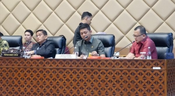 Suasana RDPU Komisi III DPRD Provinsi Jambi dengan Komisi V DPR RI