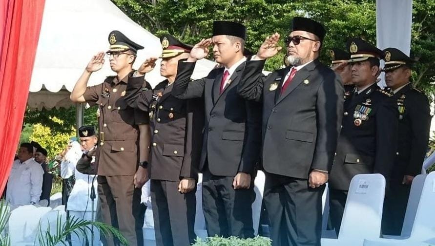 Ketua DPRD Provinsi Jambi, M. Hafiz Fattah menghadiri upacara peringatan Hari Pahlawan