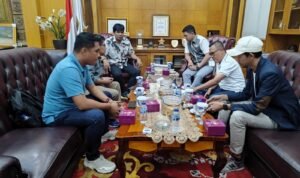 Ketua D0RD Jambi Hafiz Fattah saat bertemu pimpinan media