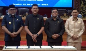 Unsur pimpinan DPRD Provinsi Jambi bersama Pjs Provinsi Jambi