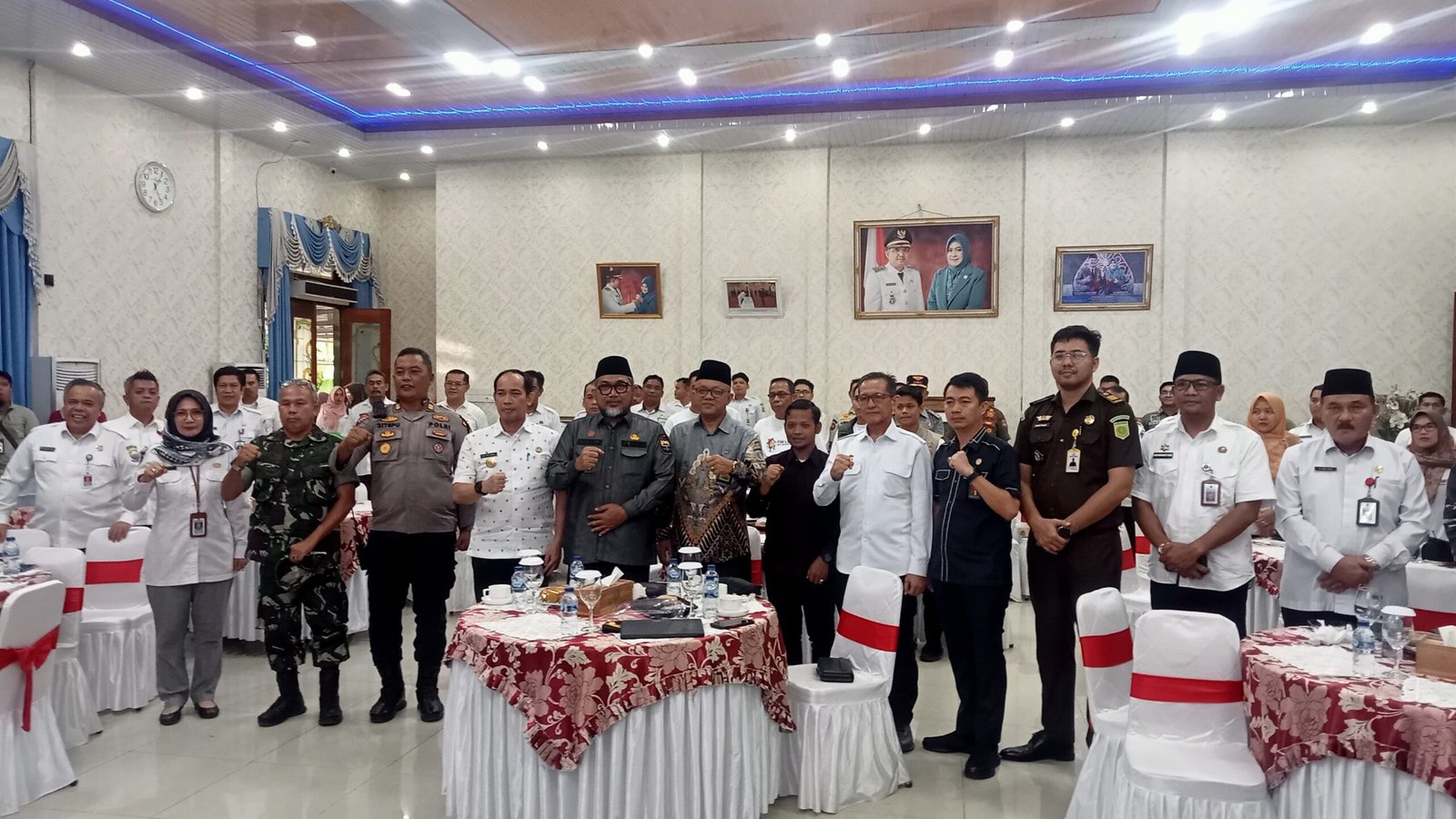 Pjs Gubernur Jambi Sudirman menghadiri rapat pemantauan persiapan Pilkada Serentak tahun 2024 di Tanjung Jabung Barat