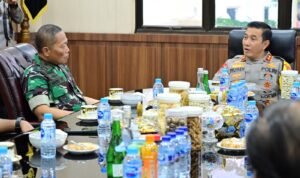 Danrem 042/Gapu Brigjen TNI Heri Purwanto bersama Kapolda Jambi Irjen Pol Drs. Rusdi Hartono