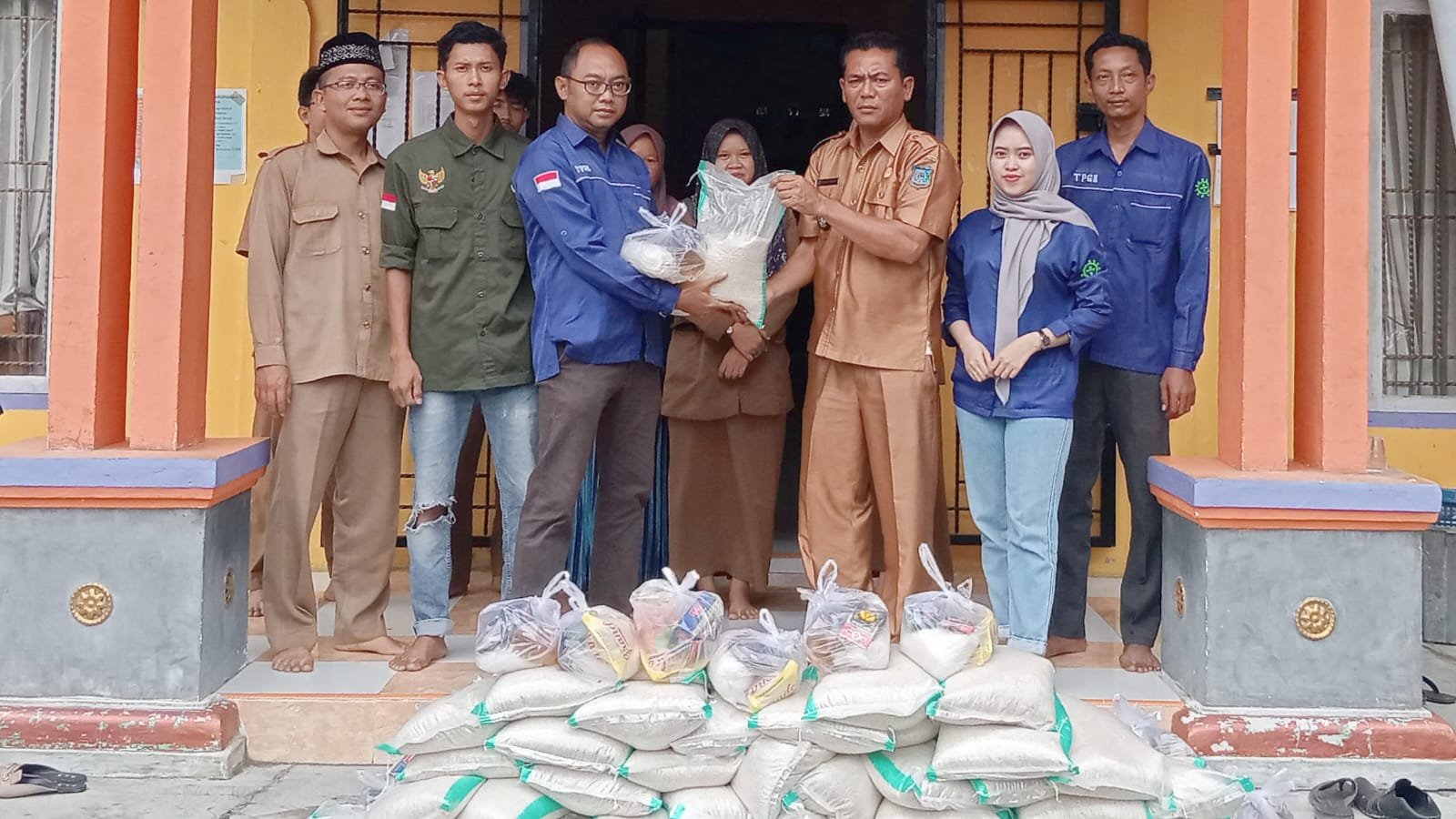 penyaluran bantuan pt tiga pilar gunung batu