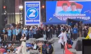 Aksi artis ibukota Happy Asmara menghibur massa Haris-Sani Aksi artis ibukota Happy Asmara menghibur massa Haris-Sani