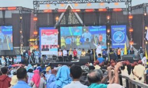 Ketua DPD Gerindra Sutan Adil Hendra saat berorasi di kampanye calon Gubernur Jambi dan Wakil Gubernur Jambi nomor urut 2, Al Haris-Abdullah Sani